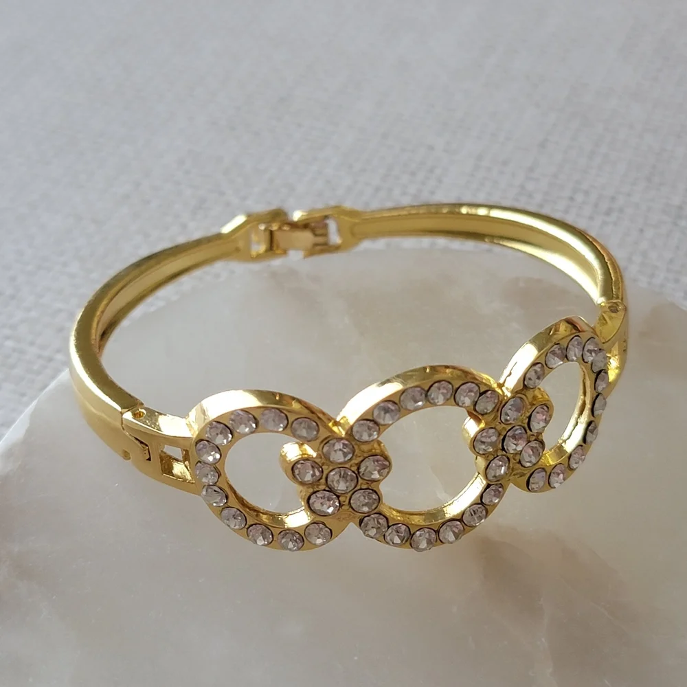 Rhinestone Bracelet in Gold Tone